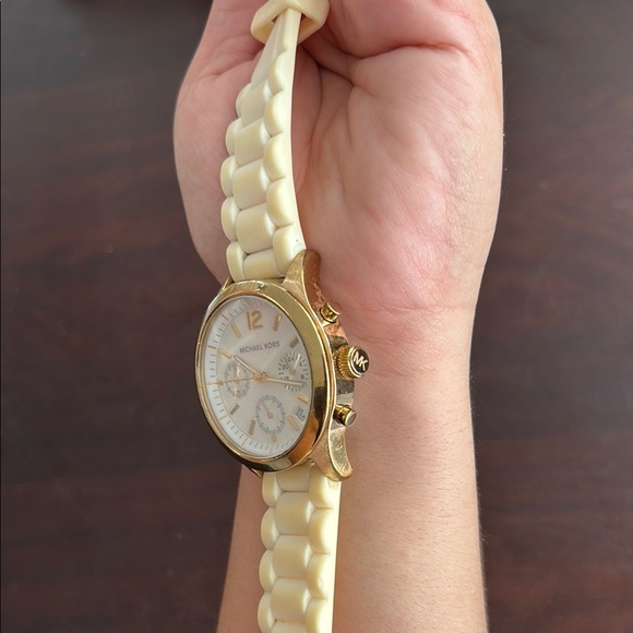 Michael Kors Gold and White Watch - Picture 5 of 6